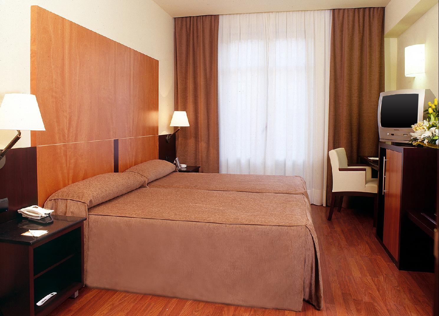 Hotel Catalonia El Pilar 4*